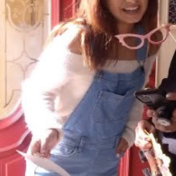 Off the shoulders sweater! - Picture 1 of 3